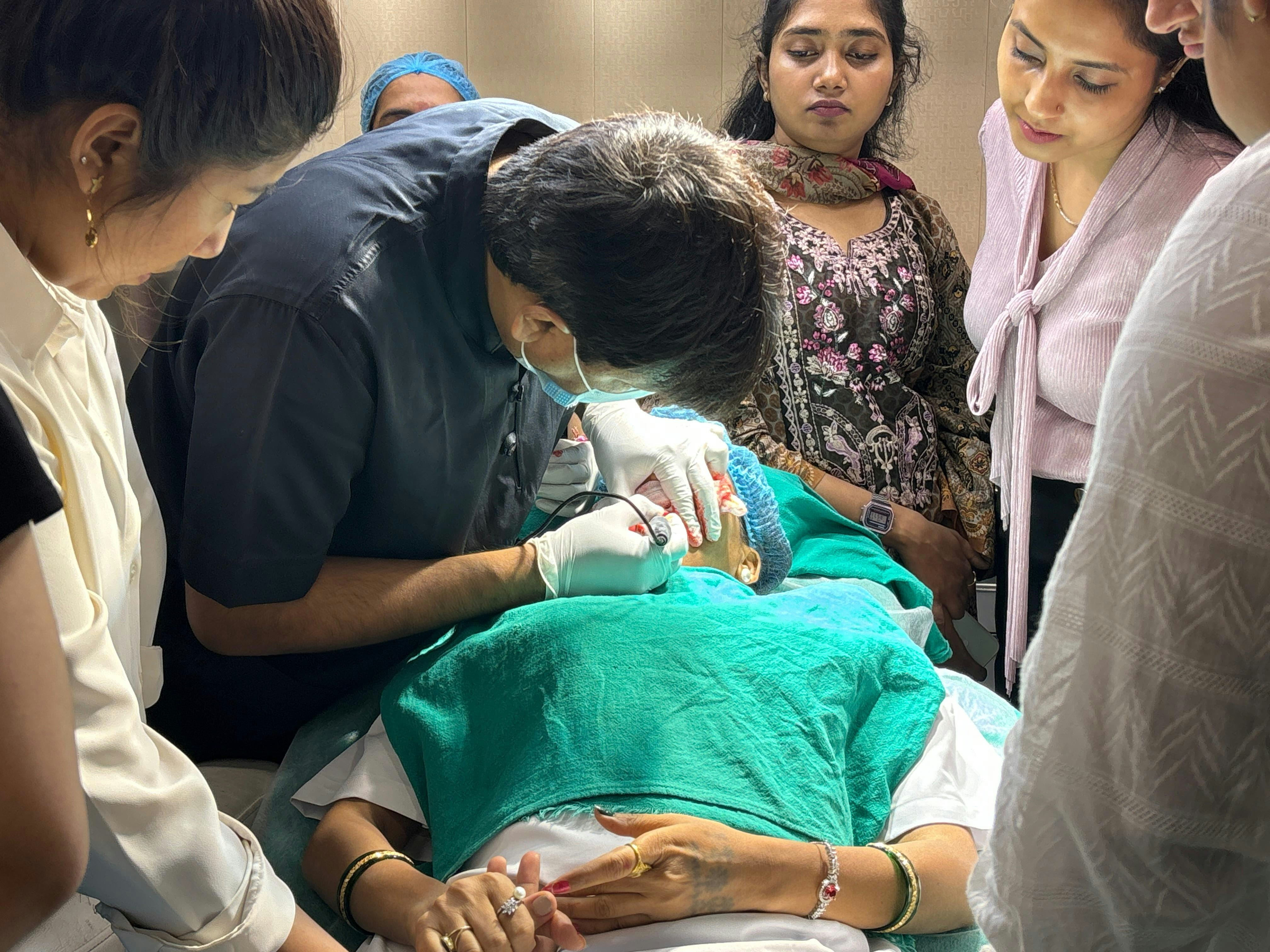 cosmetica-india-academy-kYXsHF7Zr6E-unsplash-1.jpg